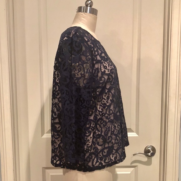 Contrast Lace button-back Blouse - Picture 3 of 5